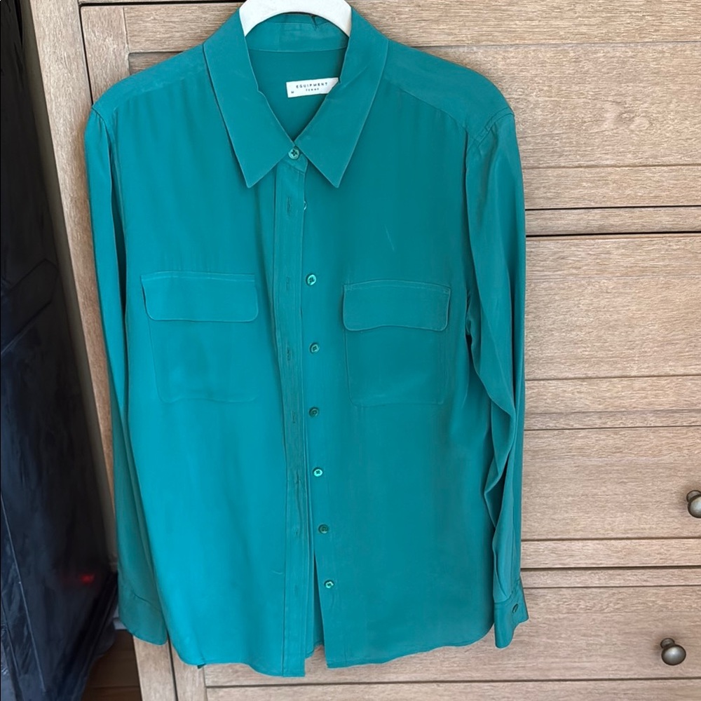 Equipment kelly green silk top